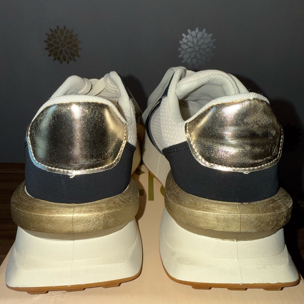 YOKI Black White Gold Star Chunky Chic Glam Women’s Sneakers Size 10 New in Box - Picture 4 of 5